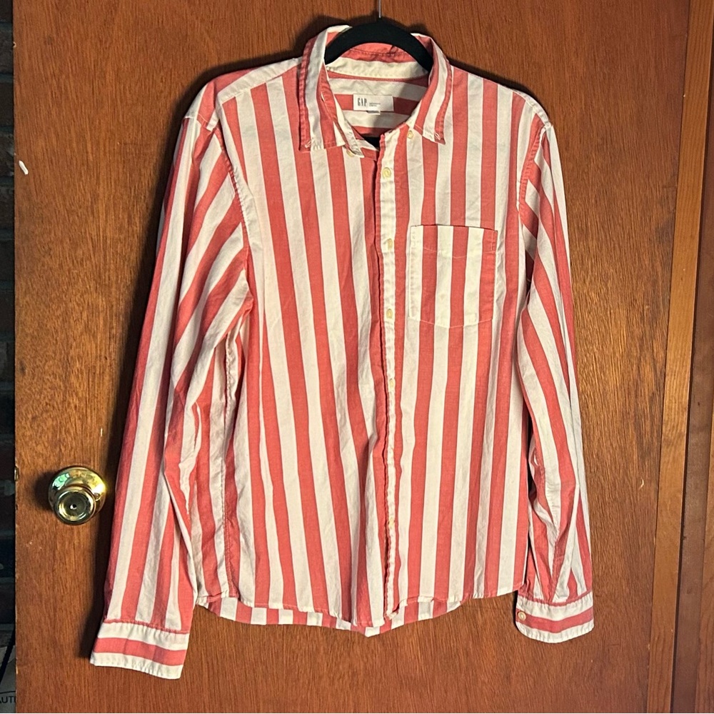 GAP Men's Pinstripe Untucked Fit Stretch medium, 95% cotton, 5% spandex